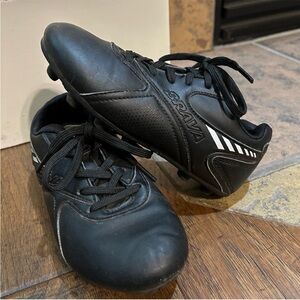 Brava Soccer Cleats Boys Black White Youth 12D